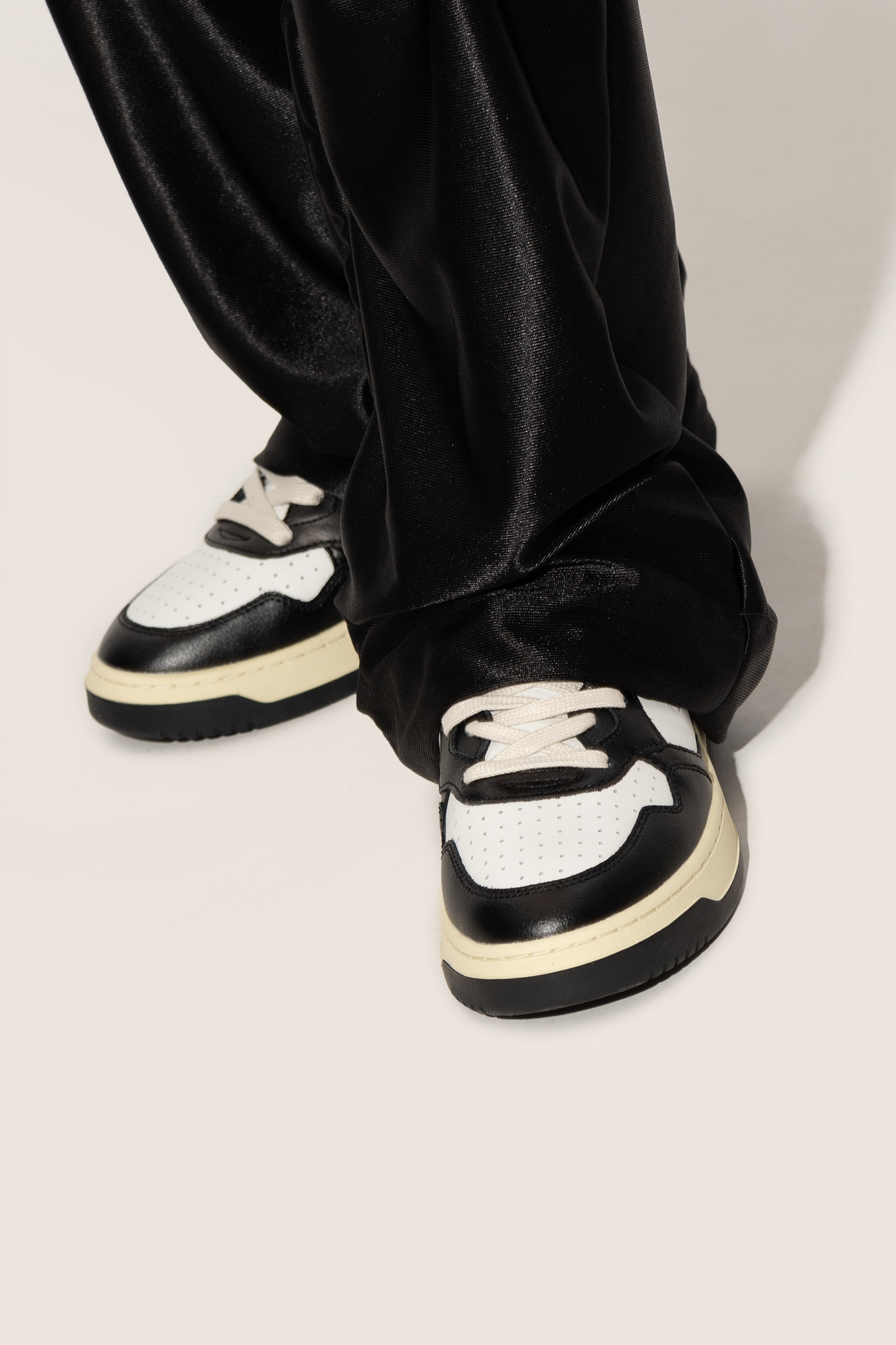 スニーカー AUTRY Woman Sneakers Black PTLWWB01 Autry | Medalist Low Bicolor Sneakers| Bellerose